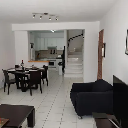 Cyprus-2 Bedrooms Both Ensuite Pool Patios Wifi Case de vacanță