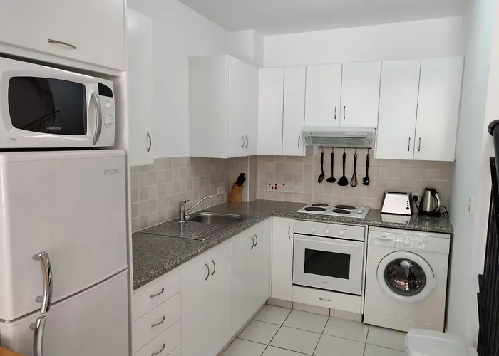 Cyprus-2 Bedrooms Both Ensuite Pool Patios Wifi 別荘 *