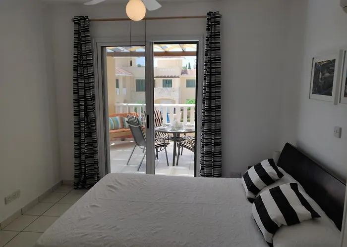 Cyprus-2 Bedrooms Both Ensuite Pool Patios Wifi 別荘 *