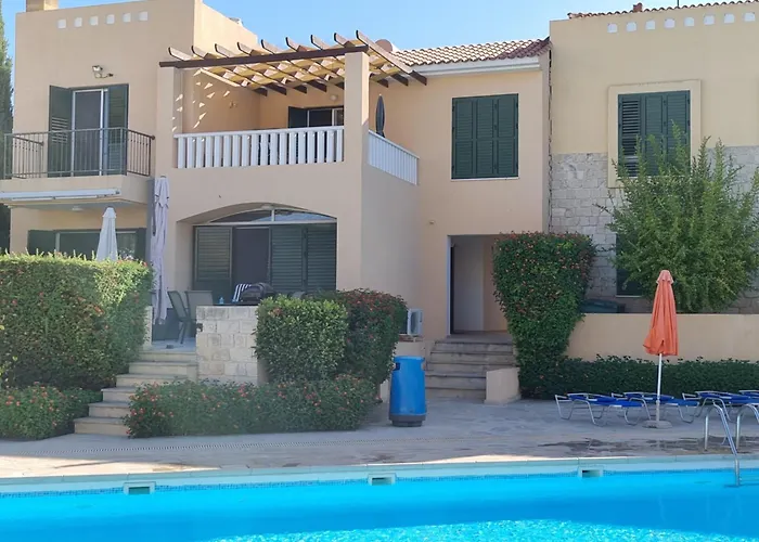 Cyprus-2 Bedrooms Both Ensuite Pool Patios Wifi 別荘 *