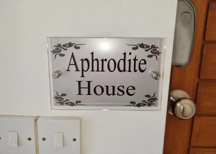 別荘 Cyprus-2 Bedrooms Both Ensuite Pool Patios Wifi *